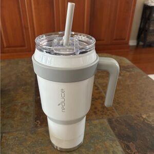 NWOT Reduce 40oz Tumbler with handle